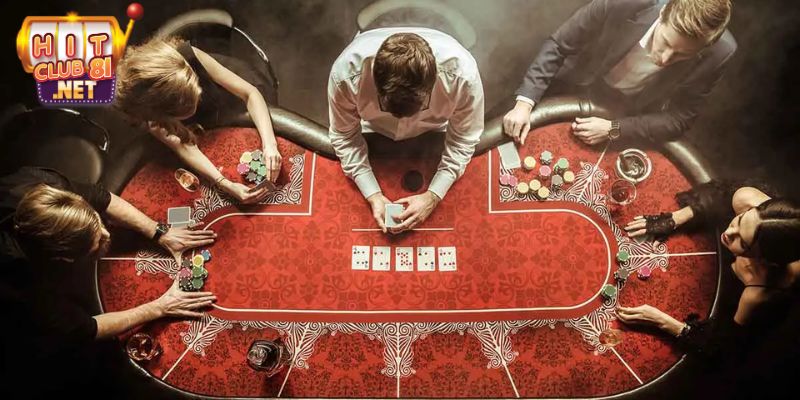 Bàn cược xì tố không giới hạn người tham gia